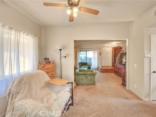 15051 Sherman Way F, Van Nuys (los Angeles) CA 91405