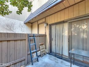 15051 Sherman Way F, Van Nuys (los Angeles) CA 91405