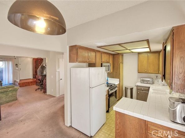 15051 Sherman Way F, Van Nuys (los Angeles) CA 91405