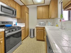 15051 Sherman Way F, Van Nuys (los Angeles) CA 91405