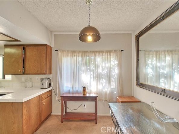15051 Sherman Way F, Van Nuys (los Angeles) CA 91405