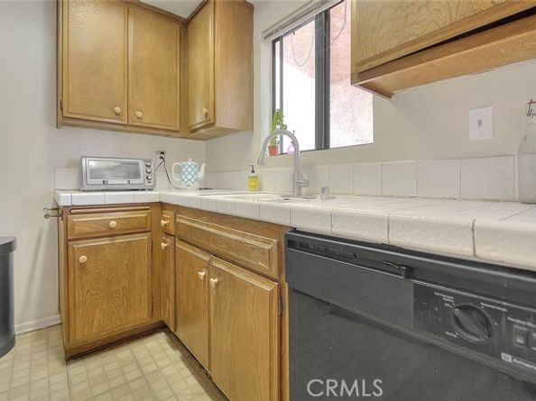 15051 Sherman Way F, Van Nuys (los Angeles) CA 91405