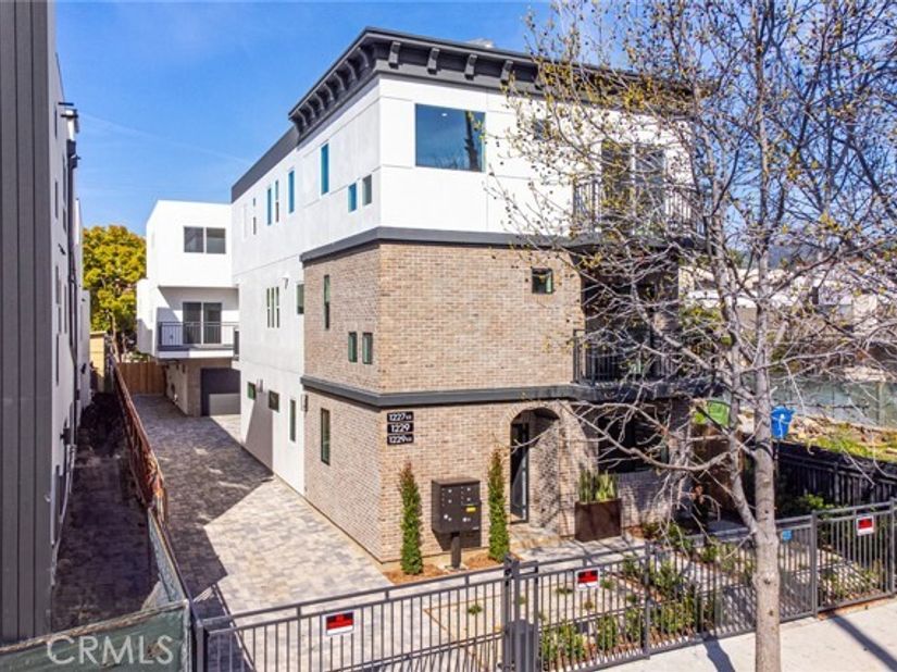 1227 N June Street, Hollywood (los Angeles), CA 90038 - For Sale