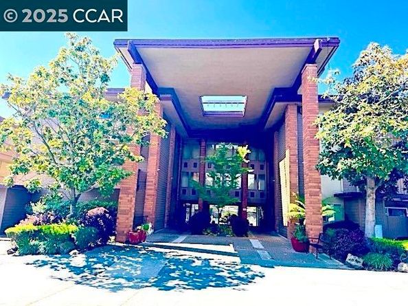 1305 Webster St C102, Alameda CA 94501