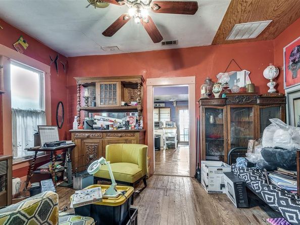 904  Haines Avenue , Dallas Texas 75208