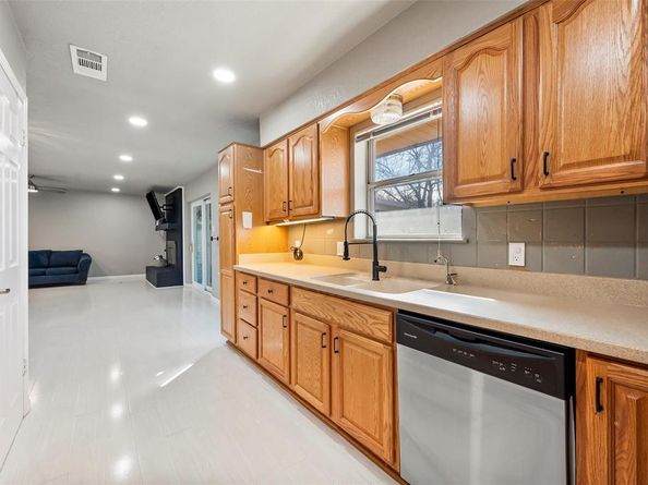 8917  Mahan Drive , Benbrook Texas 76116