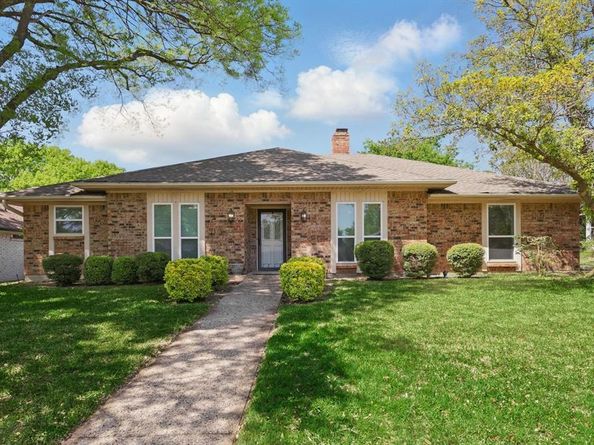 2213  Silver Holly Lane , Richardson Texas 75082