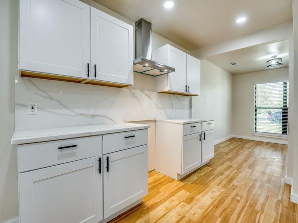 712 W Five Mile Parkway , Dallas Texas 75224
