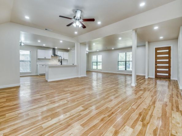 712 W Five Mile Parkway , Dallas Texas 75224