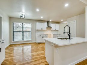 712 W Five Mile Parkway , Dallas Texas 75224