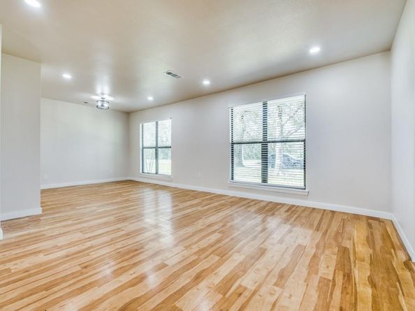 712 W Five Mile Parkway , Dallas Texas 75224