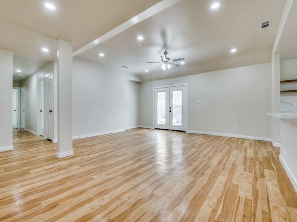 712 W Five Mile Parkway , Dallas Texas 75224
