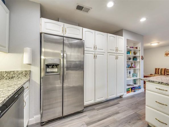 5705  Harvest Hill Road  1029, Dallas Texas 75230