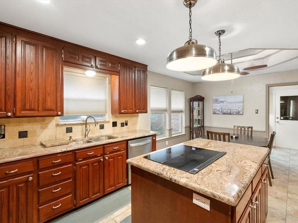 5206  Independence Avenue , Arlington Texas 76017