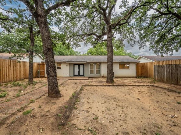 1050  Winterwood Drive , Lewisville Texas 75067