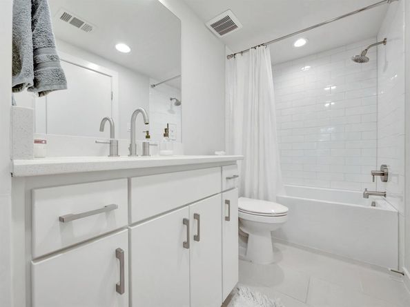 2802  Lee Street , Dallas Texas 75206
