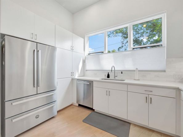 2802  Lee Street , Dallas Texas 75206