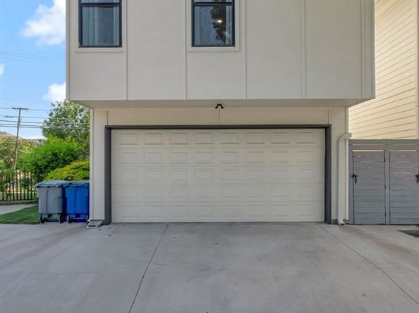 2802  Lee Street , Dallas Texas 75206
