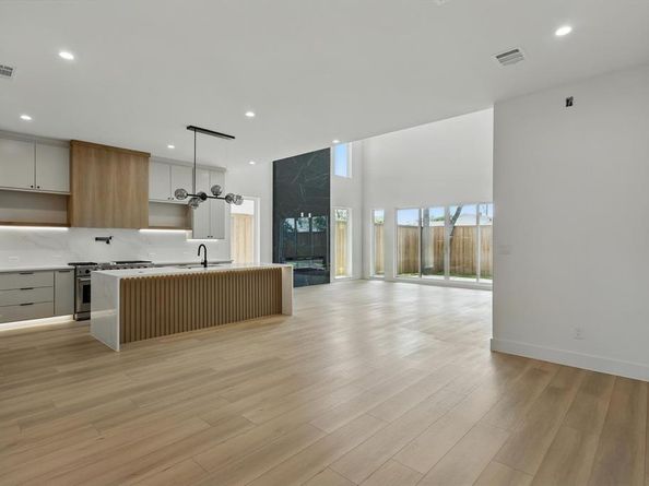 3211  Wake Street , Dallas Texas 75212