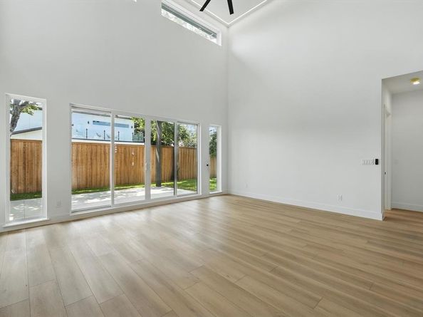 3211  Wake Street , Dallas Texas 75212