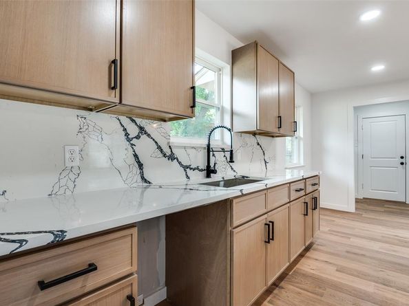1515  Oak Meadows Drive , Dallas Texas 75232
