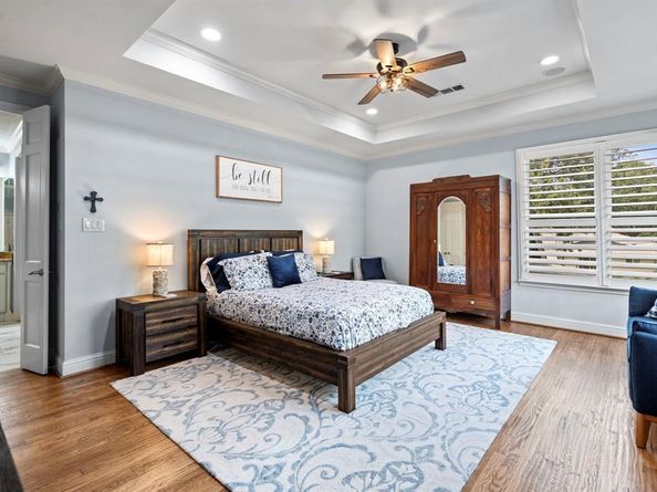 5919  Lindenshire Lane , Dallas Texas 75230