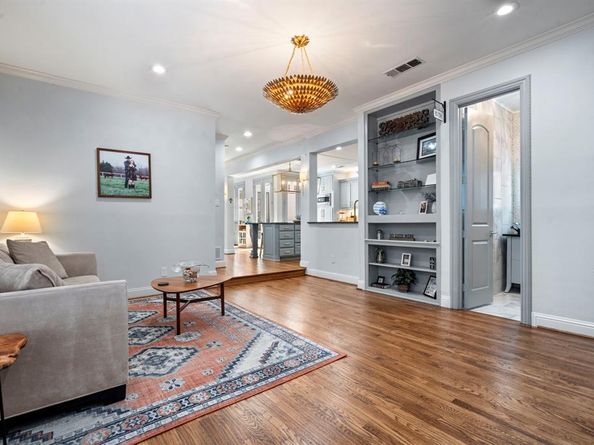 5919  Lindenshire Lane , Dallas Texas 75230