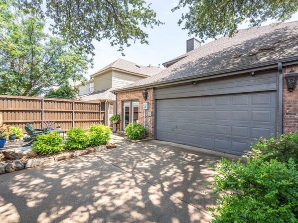 5919  Lindenshire Lane , Dallas Texas 75230