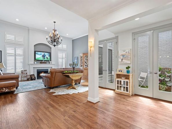 5919  Lindenshire Lane , Dallas Texas 75230