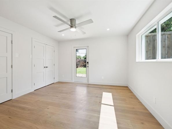 3145  Darvany Drive , Dallas Texas 75220