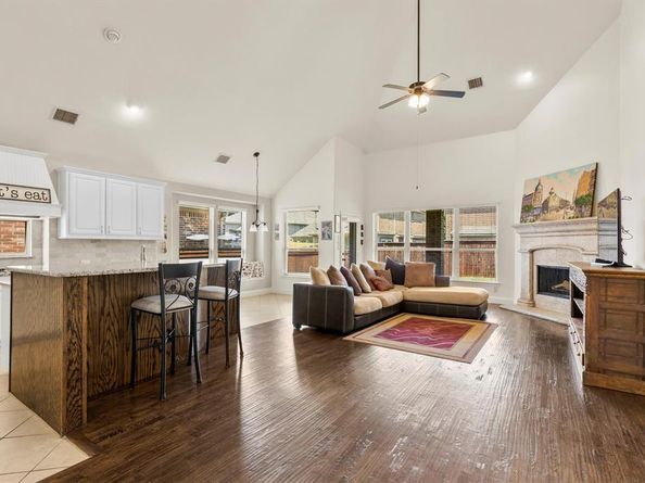1517  Presley Way , Lantana Texas 76226