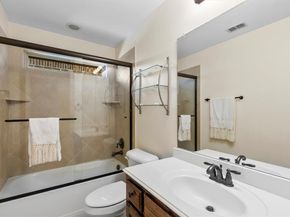 1517  Presley Way , Lantana Texas 76226