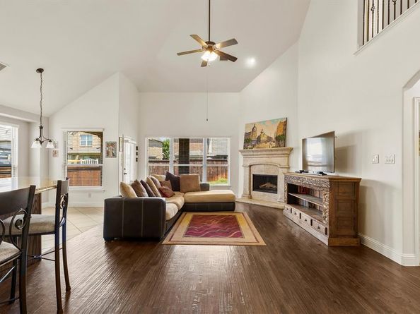 1517  Presley Way , Lantana Texas 76226