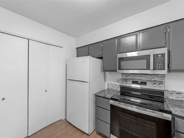 6738  Eastridge Drive  104, Dallas Texas 75231
