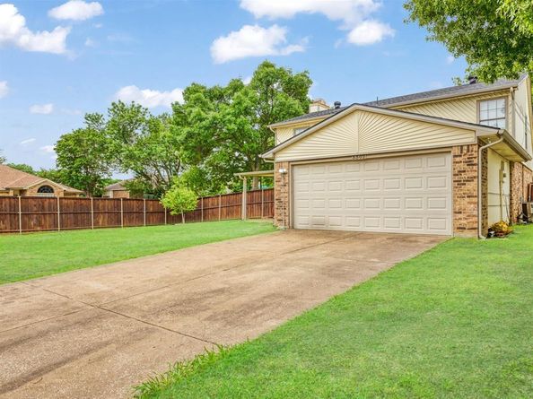 3502  Willowood Drive , Garland Texas 75040