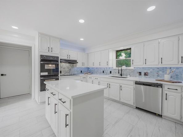 62  Legend Road , Benbrook Texas 76132
