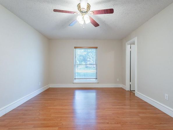 1011  John Reagan Street , Benbrook Texas 76126