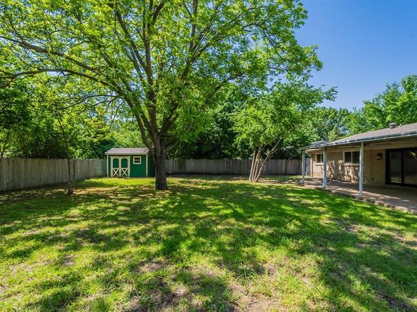 1011  John Reagan Street , Benbrook Texas 76126