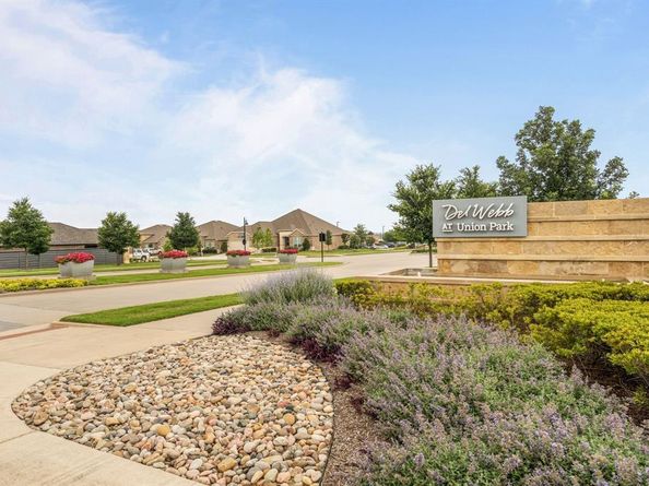 712  Freedom Lane , Little Elm Texas 76227
