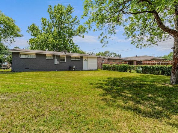 2409  Klondike Drive , Dallas Texas 75228