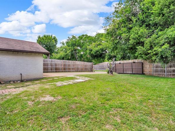 213  Colonel Drive , Garland Texas 75043