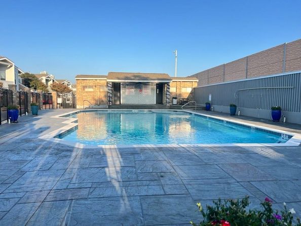 17490  Meandering Way  1711, Dallas Texas 75252