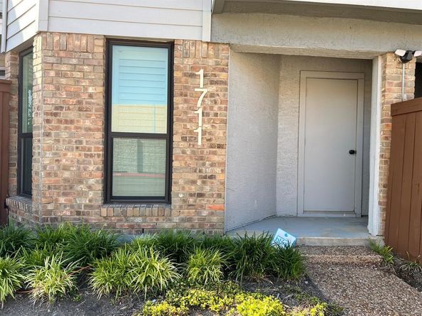 17490  Meandering Way  1711, Dallas Texas 75252