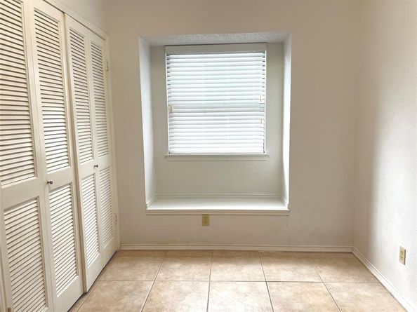 17490  Meandering Way  1711, Dallas Texas 75252