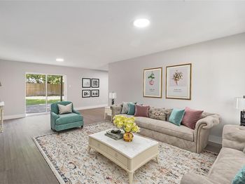437  Hawthorne Lane 