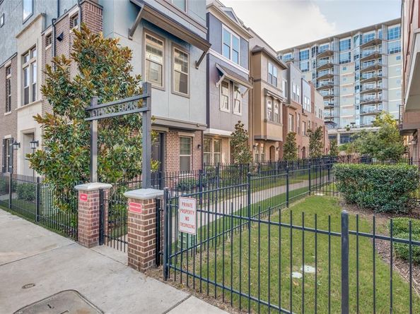 1323  Arch Place , Dallas Texas 75215