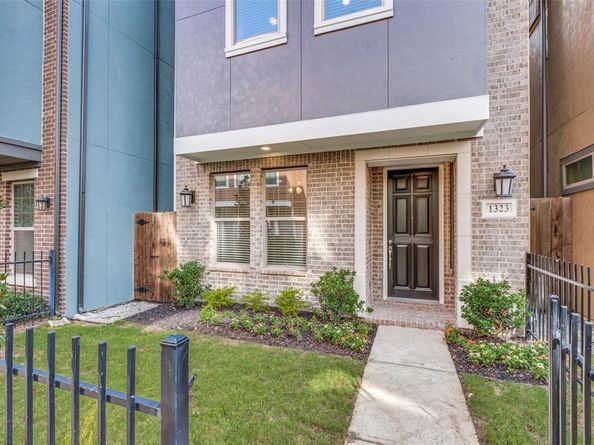1323  Arch Place , Dallas Texas 75215
