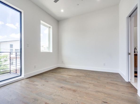 2450 N Garrett Avenue  4, Dallas Texas 75206