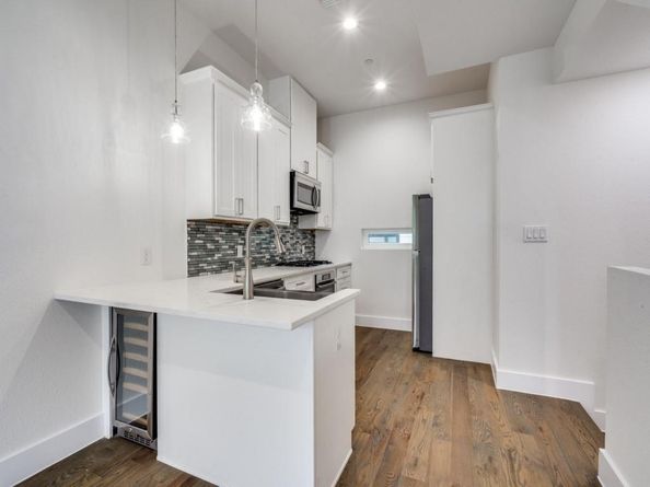 2450 N Garrett Avenue  4, Dallas Texas 75206