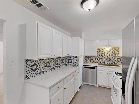823  Collin Drive , Euless Texas 76039
